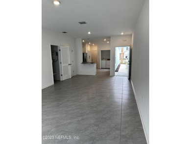 Almost new town-home, offers 3 bedrooms, 2.5 baths, and a 1-car - photo 19