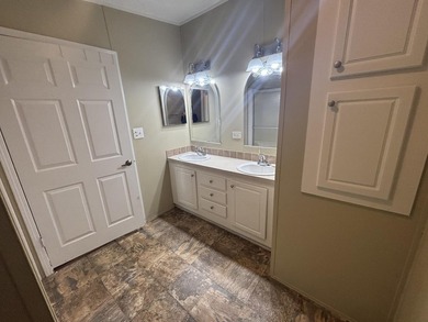 ALL OFFERS WELCOME! CALL TODAY TO VIEW THIS BEAUTIFULL, SPACIOUS - photo 24