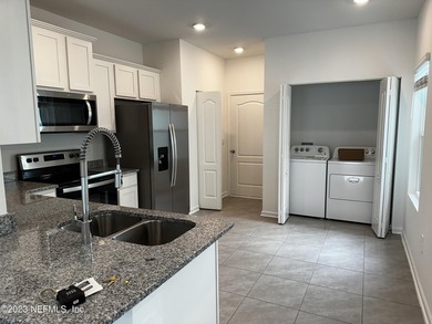Almost new town-home, offers 3 bedrooms, 2.5 baths, and a 1-car - photo 26