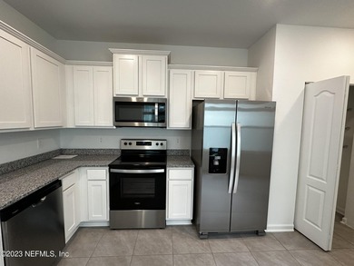 Almost new town-home, offers 3 bedrooms, 2.5 baths, and a 1-car - photo 29