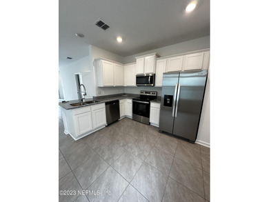 Almost new town-home, offers 3 bedrooms, 2.5 baths, and a 1-car - photo 33
