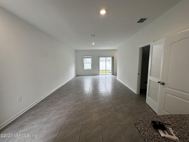 Almost new town-home, offers 3 bedrooms, 2.5 baths, and a 1-car - photo 35