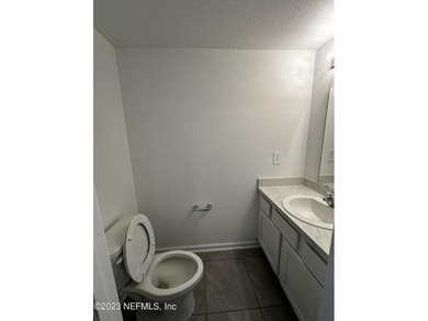 Almost new town-home, offers 3 bedrooms, 2.5 baths, and a 1-car - photo 36