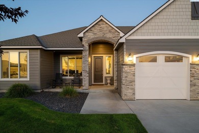 (private lake, pond, coastal) Home For Sale in Pasco Washington