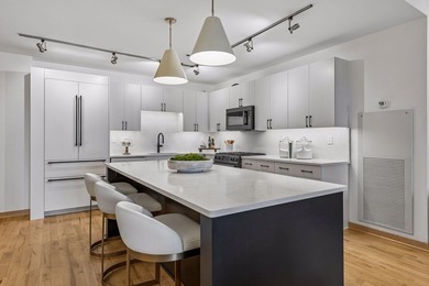 Rare opportunity to own a beautifully updated three-bedroom - photo 1