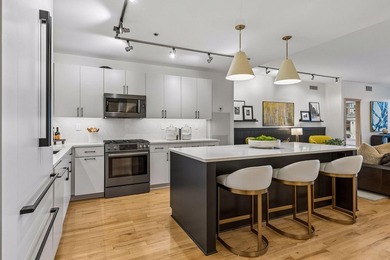Rare opportunity to own a beautifully updated three-bedroom - photo 2
