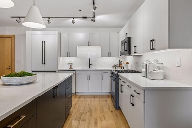 Rare opportunity to own a beautifully updated three-bedroom - photo 4