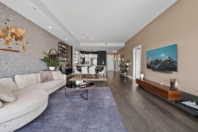 Beautifully updated luxury condo in the highly desirable Smokey