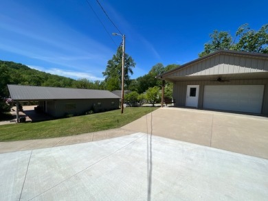 PENDING! Lakefront home with dock! Call Dottie! SOLD - Lake Home SOLD! in Falls Of Rough, Kentucky