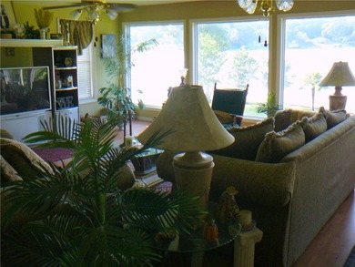 Discover an unparalleled lakeside lifestyle where every day - photo 5