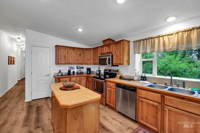 Stunning Lake Cascade Views! Enjoy panoramic lake views from the - photo 8