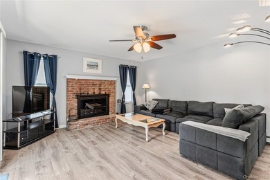 Beautiful 3 bedroom 2.5 bath home in East Moriches. 2200 sq feet - photo 21