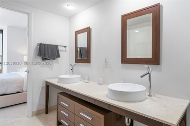 Experience luxury living at Icon Brickell Tower I. This bright - photo 15
