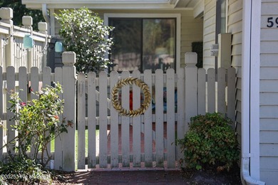 Welcome to the quaint community of Inland Greens centrally - photo 4