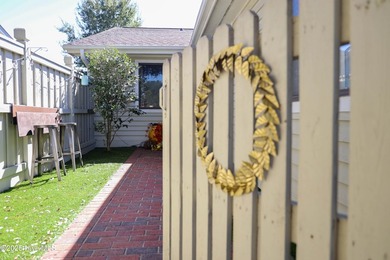 Welcome to the quaint community of Inland Greens centrally - photo 5