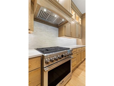 Experience luxury lake living in this stunning new construction - photo 24