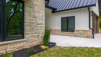 Experience luxury lake living in this stunning new construction - photo 33