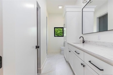 Experience luxury lake living in this stunning new construction - photo 35