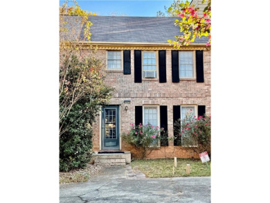 Lake Townhome/Townhouse Sale Pending in Lilburn, Georgia