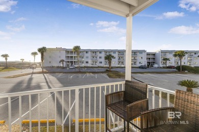This 2-bedroom, 2-bathroom condo in Gulf Shores Plantation - photo 4