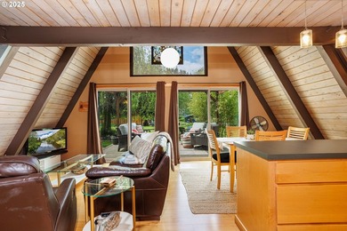 A-frame retreat in the heart of the Fishhawk Lake community - photo 6