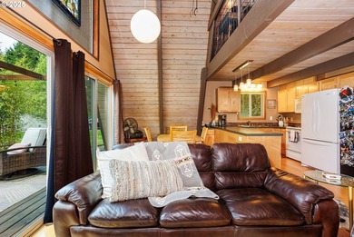 A-frame retreat in the heart of the Fishhawk Lake community - photo 7