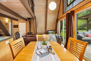 A-frame retreat in the heart of the Fishhawk Lake community - photo 8