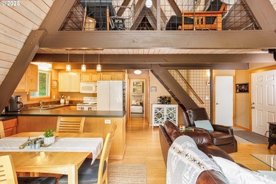 A-frame retreat in the heart of the Fishhawk Lake community - photo 9