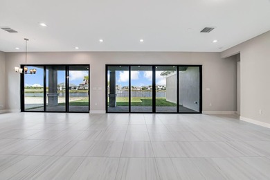 Lakefront luxury in this 5-bed single-family home in Avenir, new - photo 11