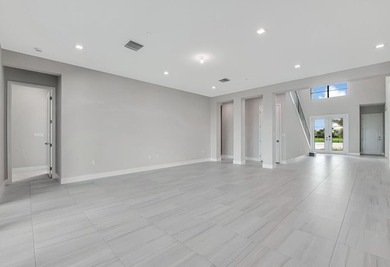Lakefront luxury in this 5-bed single-family home in Avenir, new - photo 14