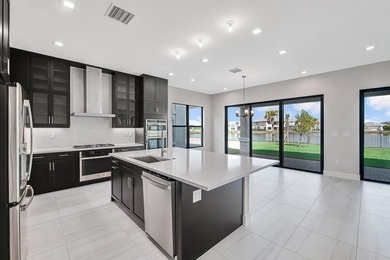 Lakefront luxury in this 5-bed single-family home in Avenir, new - photo 15
