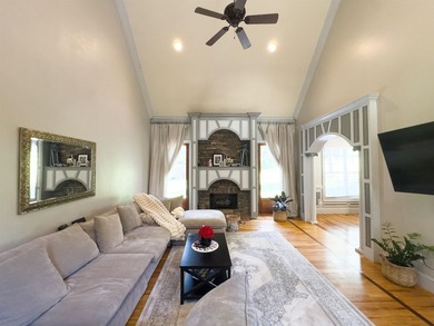 Beautiful 3,256 sq ft custom brick home located in a highly - photo 15