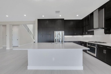 Lakefront luxury in this 5-bed single-family home in Avenir, new - photo 17