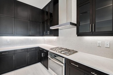 Lakefront luxury in this 5-bed single-family home in Avenir, new - photo 20