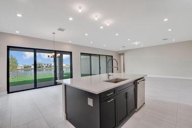 Lakefront luxury in this 5-bed single-family home in Avenir, new - photo 21