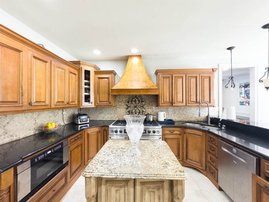 Beautiful 3,256 sq ft custom brick home located in a highly - photo 21