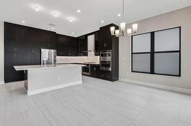 Lakefront luxury in this 5-bed single-family home in Avenir, new - photo 26