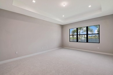 Lakefront luxury in this 5-bed single-family home in Avenir, new - photo 29