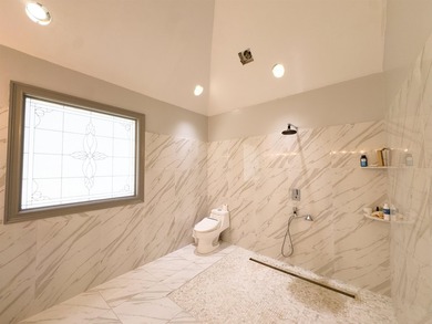 Beautiful 3,256 sq ft custom brick home located in a highly - photo 31