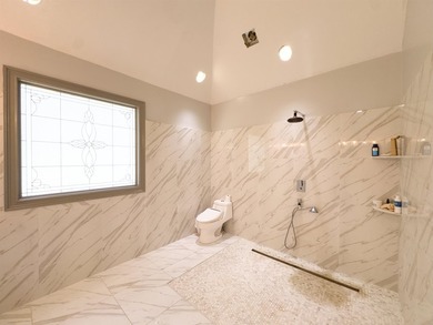 Beautiful 3,256 sq ft custom brick home located in a highly - photo 33