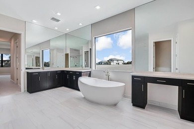 Lakefront luxury in this 5-bed single-family home in Avenir, new - photo 37