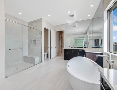Lakefront luxury in this 5-bed single-family home in Avenir, new - photo 38