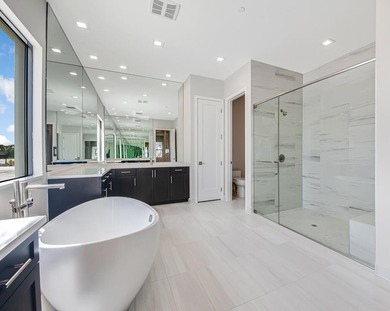 Lakefront luxury in this 5-bed single-family home in Avenir, new - photo 39