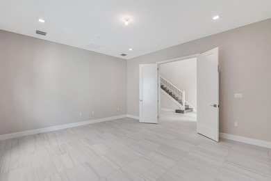 Lakefront luxury in this 5-bed single-family home in Avenir, new - photo 43