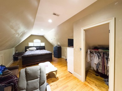 Beautiful 3,256 sq ft custom brick home located in a highly - photo 43