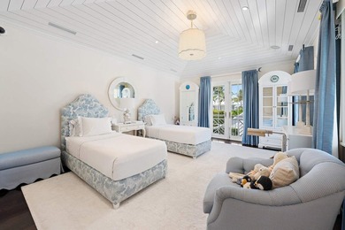 Stunning ''nearly new'' waterfront residence, complete with - photo 44