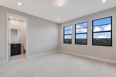 Lakefront luxury in this 5-bed single-family home in Avenir, new - photo 48