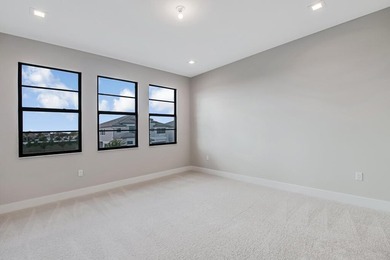 Lakefront luxury in this 5-bed single-family home in Avenir, new - photo 49