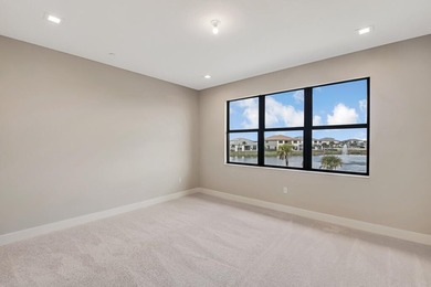 Lakefront luxury in this 5-bed single-family home in Avenir, new - photo 52