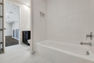 Lakefront luxury in this 5-bed single-family home in Avenir, new - photo 55